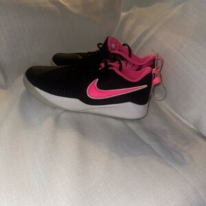 Nike Kids Sneakers Black and Pink Team Hustle Quick Basketball shoes kids 6.5
